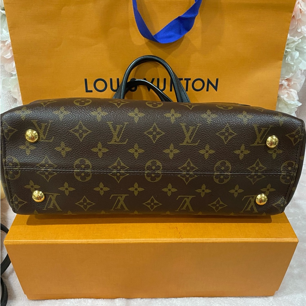 Louis Vuitton Venus Shoulder Bag - Picture 6 of 16